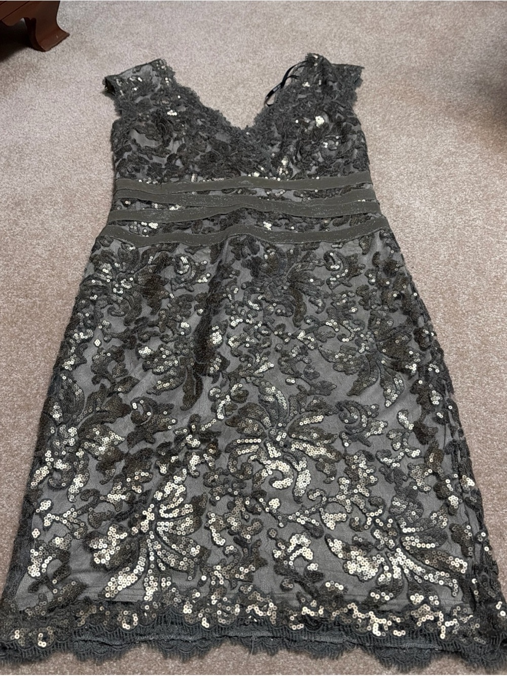 Tadashi shoji size 12 sleeveless v neck dress sequin overlay